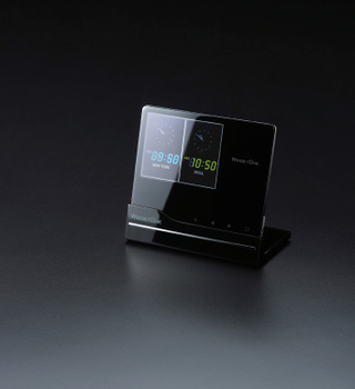 Illustration for article titled EmTrace's PS100 Photoskin Frames Fit In Your Wallet